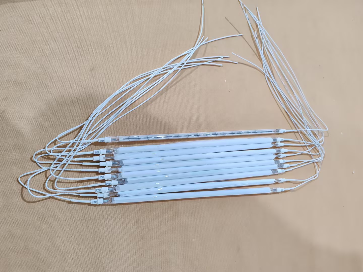 20.25 240v 1500w halogen heat lamp