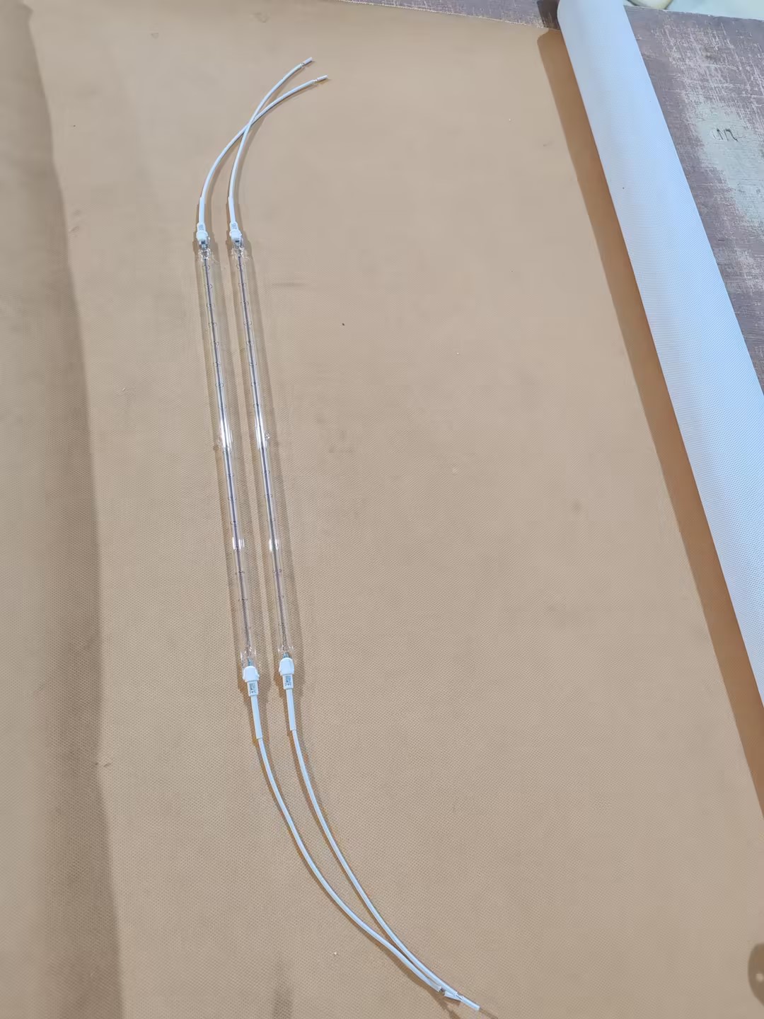 Clear Halogen Heating Element 618mm 400v 2000w with X Type Clips